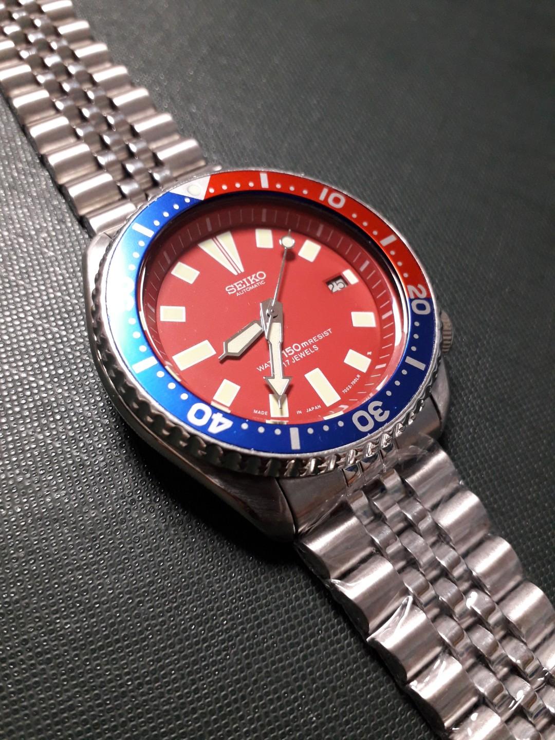 Seiko 7002 Red Dial Mod, Men's Fashion, Watches & Accessories, Watches on  Carousell