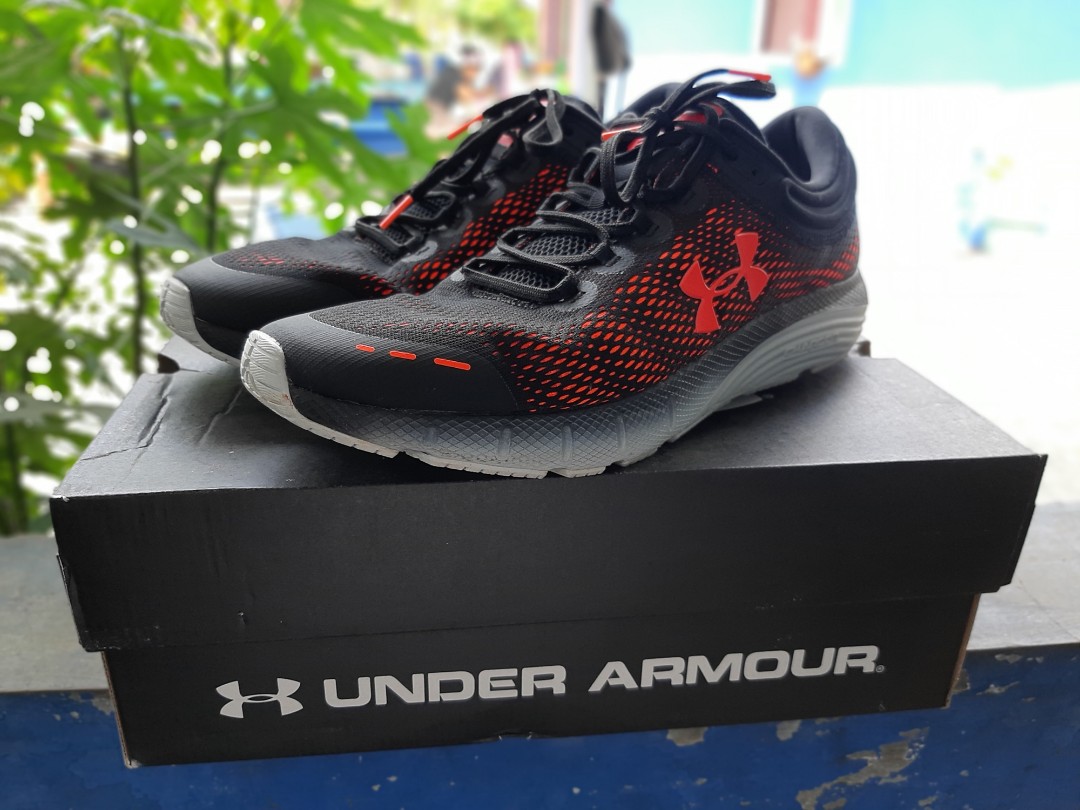 sepatu under armour charged