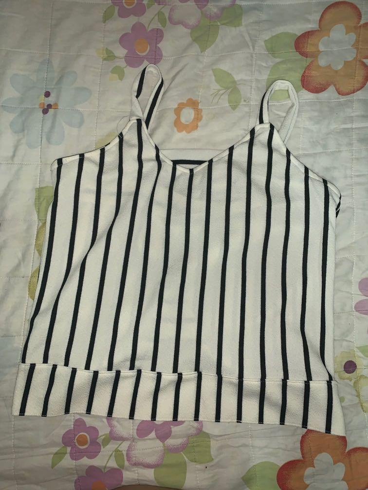 Super cute cropped top (Category: Others Tops) located in Makati City. Submitted by cheapclothesph (Listing ID 1018464584, Image 1). Description: Pwede mong itali sa likod 💕.