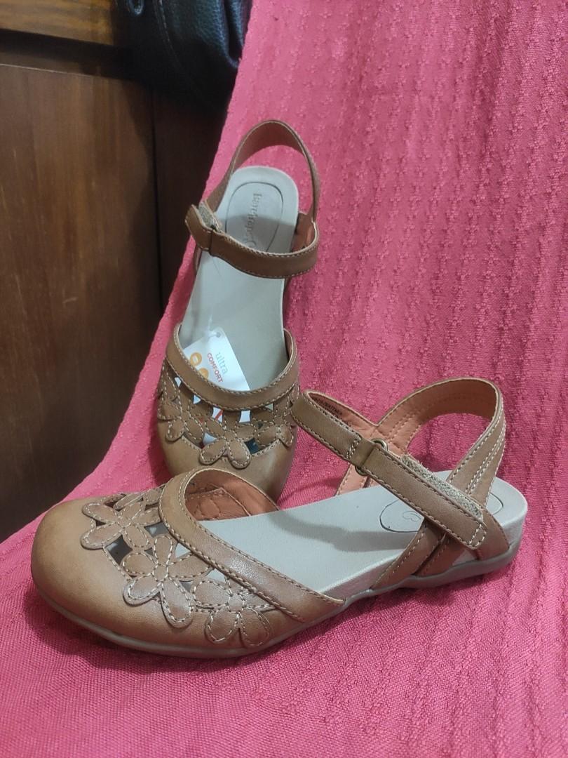 bare traps black flats