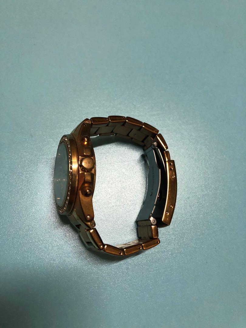 Valentino watch (Category: Women's Watches) located in Taguig. Submitted by donpakundo13 (Listing ID 1018513987, Image 3). Description: In good condition.