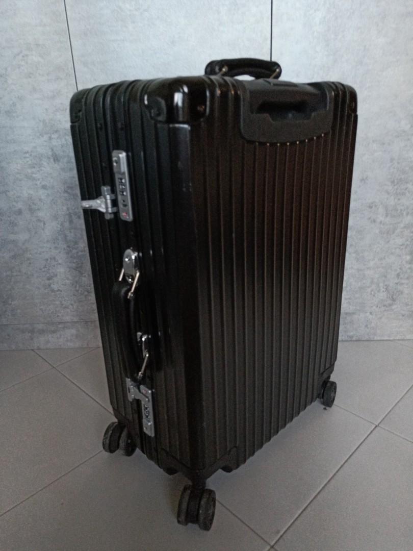 black rimowa luggage