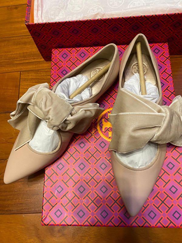 Clara flat tory burch top