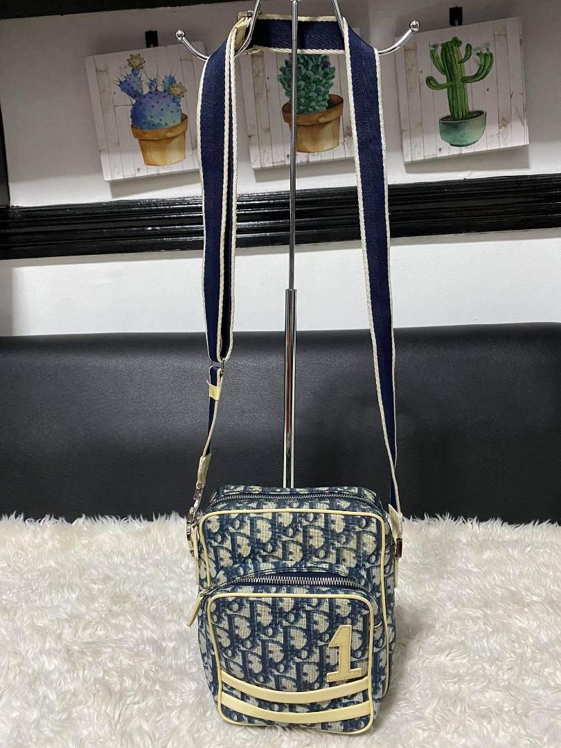 Auth CHRISTIAN DIOR (Category: Luxury Bags & Wallets) located in Davao. Submitted by gingerdust (Listing ID 1018758279, Image 1). Description: rank ab.