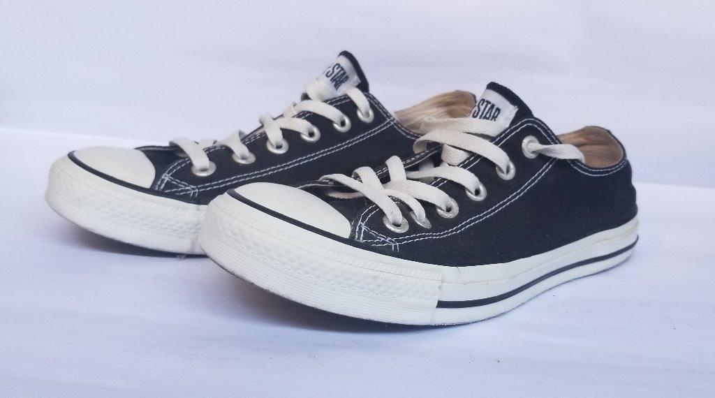 chuck taylor all star classic low top white