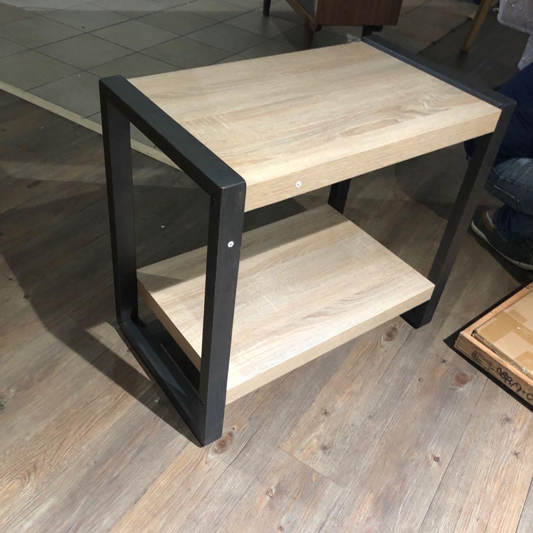 End or Side Table (Category: Tables & Sets) located in Valenzuela. Submitted by allaboutthings12 (Listing ID 1018725811, Image 1). Description: .