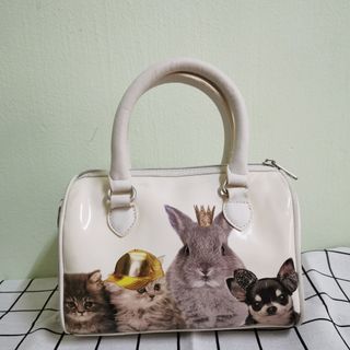 (Category: ) located in . Submitted by blossomcloset (Listing ID 1018779156, Image 1). Description: .