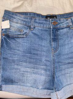 Jay Jays - Midi Shorts