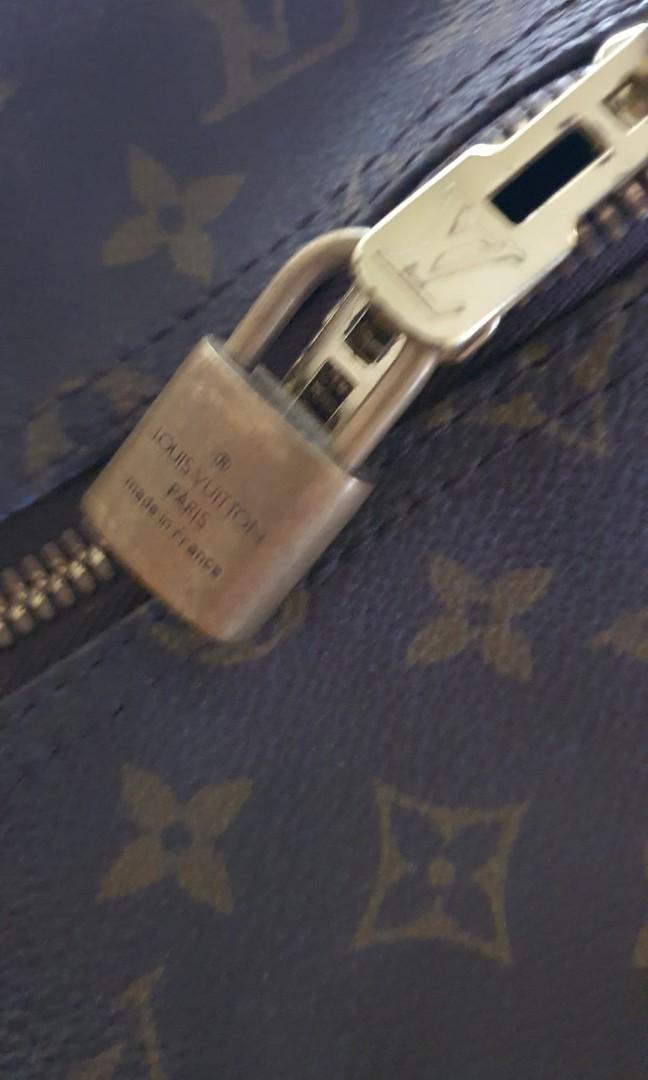 Louis Vuitton Keepall 55 (Category: Luxury Bags & Wallets) located in Makati City. Submitted by mickeypd (Listing ID 1018663325, Image 3). Description: .
