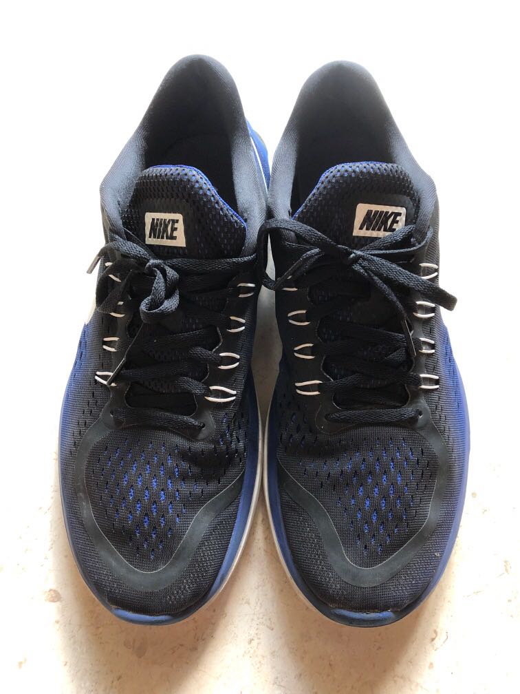 nike material trainers