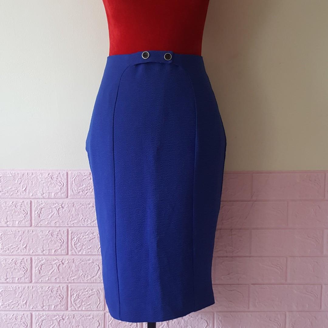 The Black Shop Formal Skirt (Category: Skirts) located in Quezon City. Submitted by theprelover (Listing ID 1018652320, Image 1). Description: In very good condition.