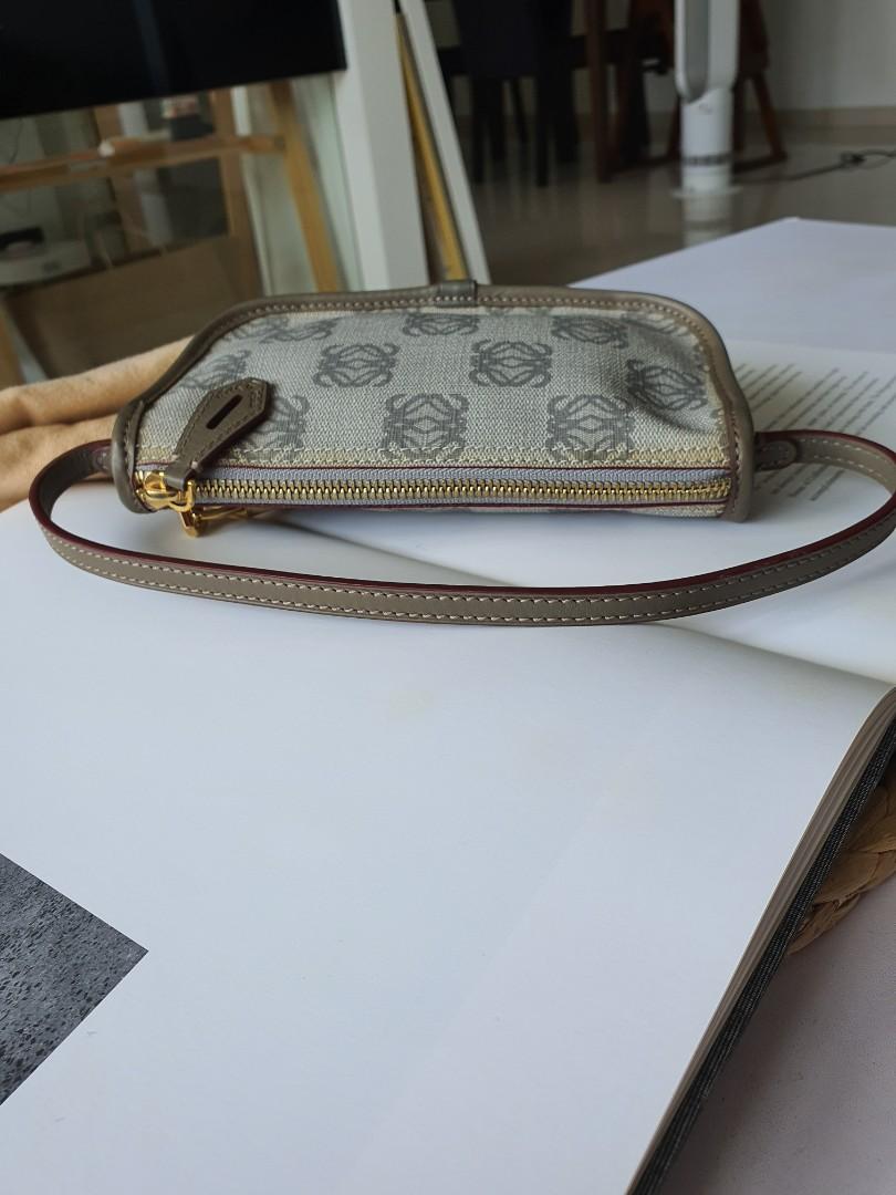 LOEWE beige suede pochette bag – Vintage Carwen