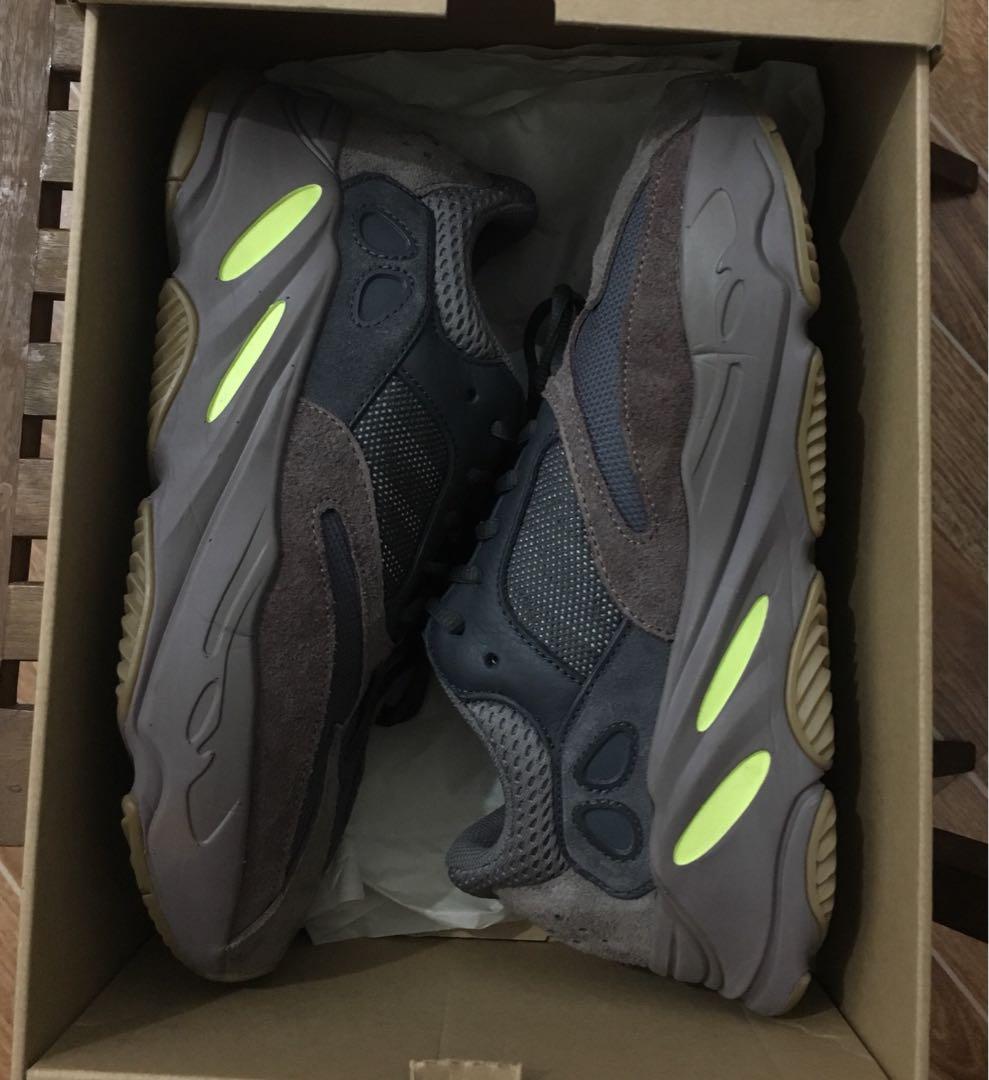 Yeezy boost 700 Mauve, Men's Fashion 