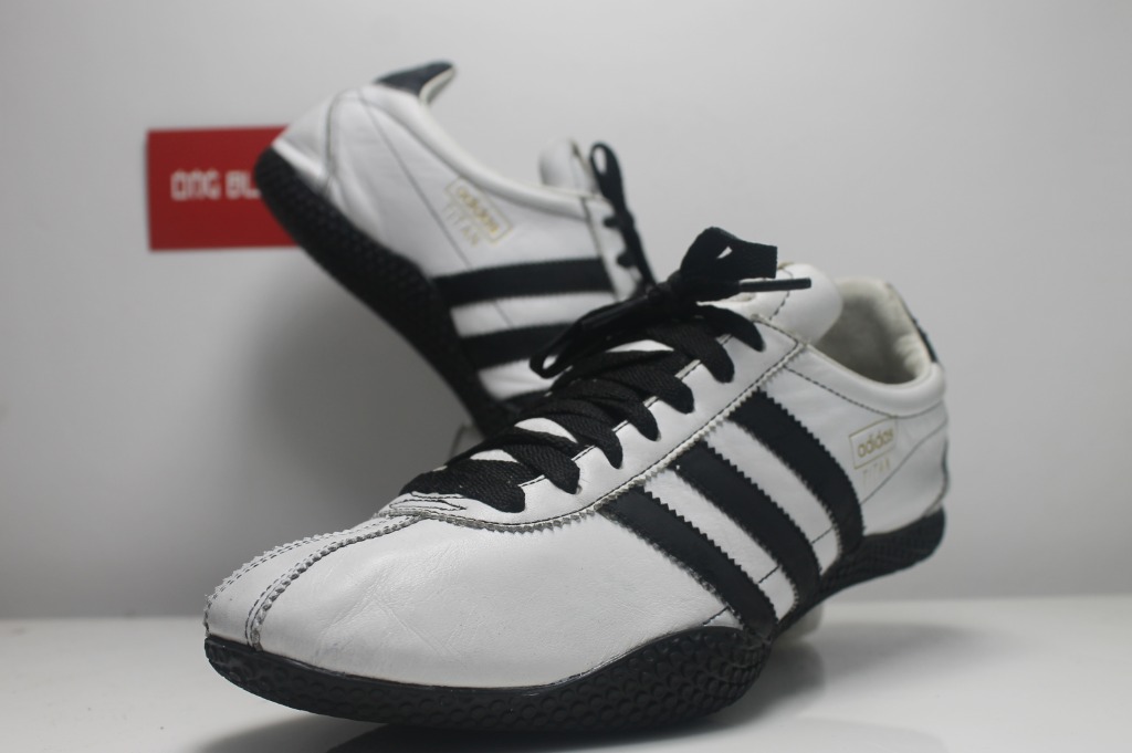 campus twintig terwijl Adidas Titan, Men's Fashion, Footwear, Sneakers on Carousell