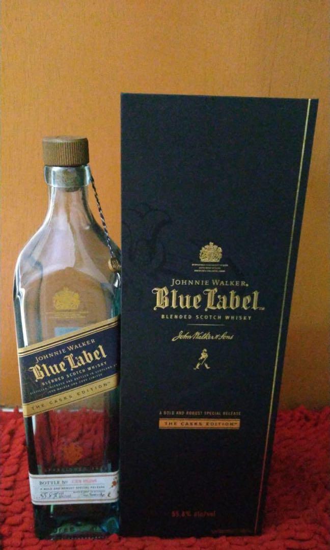 Botol whiskey BLUE LABEL, Antik, Pajangan on Carousell