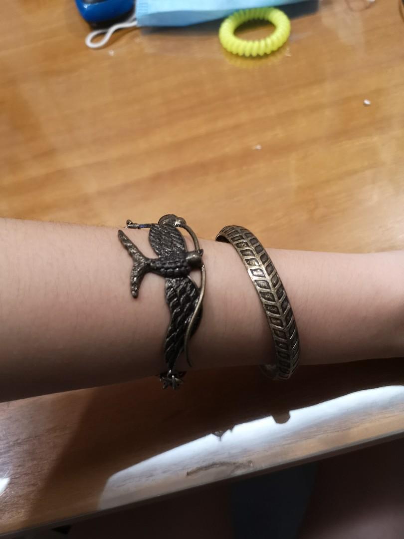 Bracelets (Category: Hair Accessories) located in Singapore. Submitted by hoohahee (Listing ID 1018965125, Image 4). Description: .