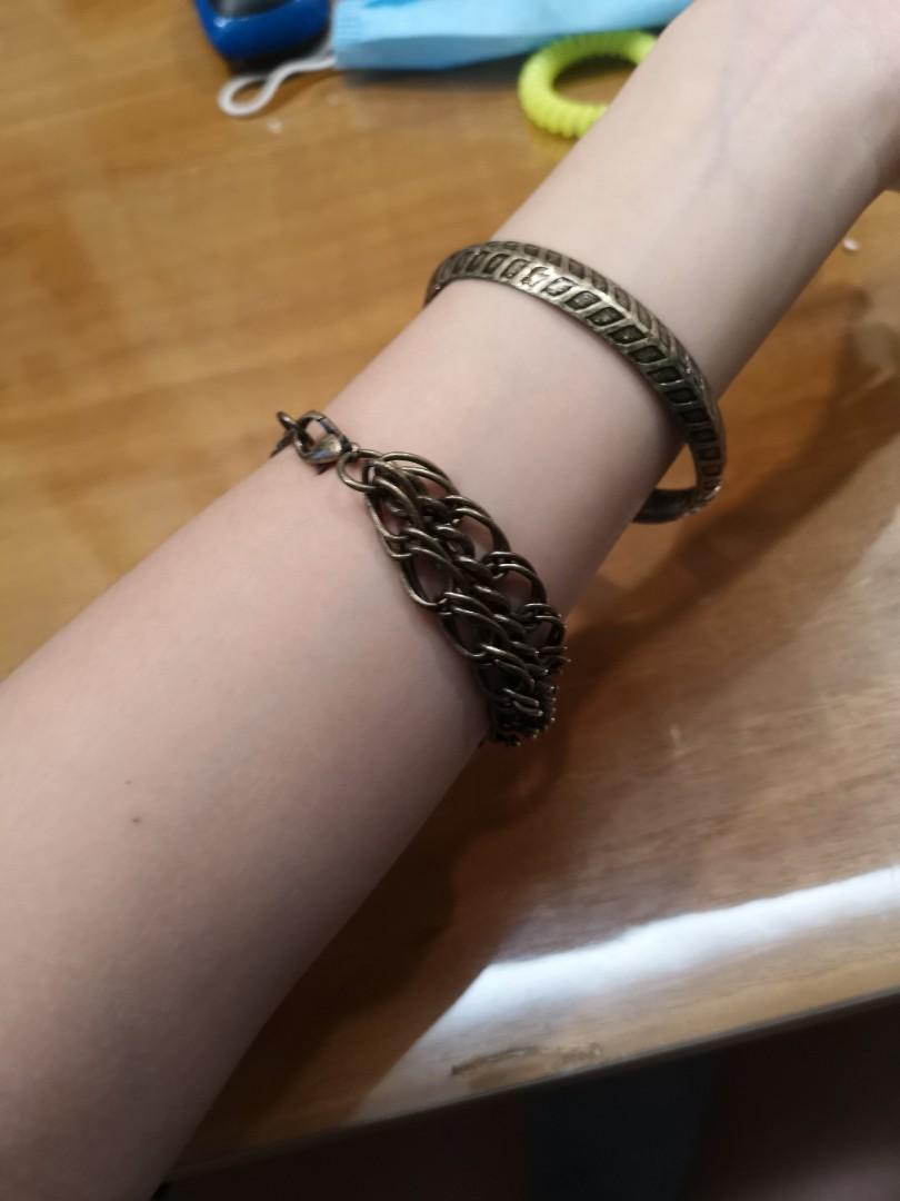 Bracelets (Category: Hair Accessories) located in Singapore. Submitted by hoohahee (Listing ID 1018965125, Image 3). Description: .