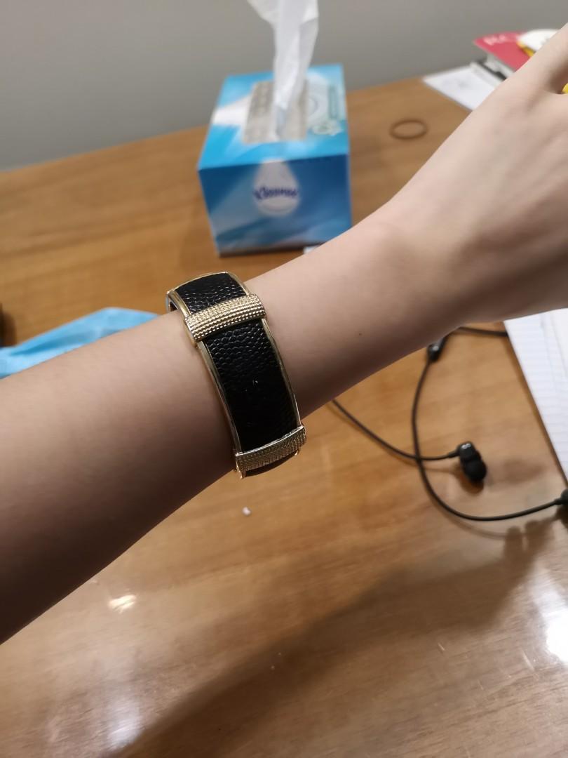 Bracelets (Category: Hair Accessories) located in Singapore. Submitted by hoohahee (Listing ID 1018965125, Image 6). Description: .