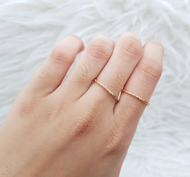 Cincin Emas Simple Mewah Diamond Look Lengkap Surat Terima Jual Kembali Emas 22 Karat Ya Fesyen Wanita Perhiasan Di Carousell Perhiasan simple namun elegan, ialah cincin emas. cincin emas simple mewah diamond look lengkap surat terima jual kembali emas 22 karat ya
