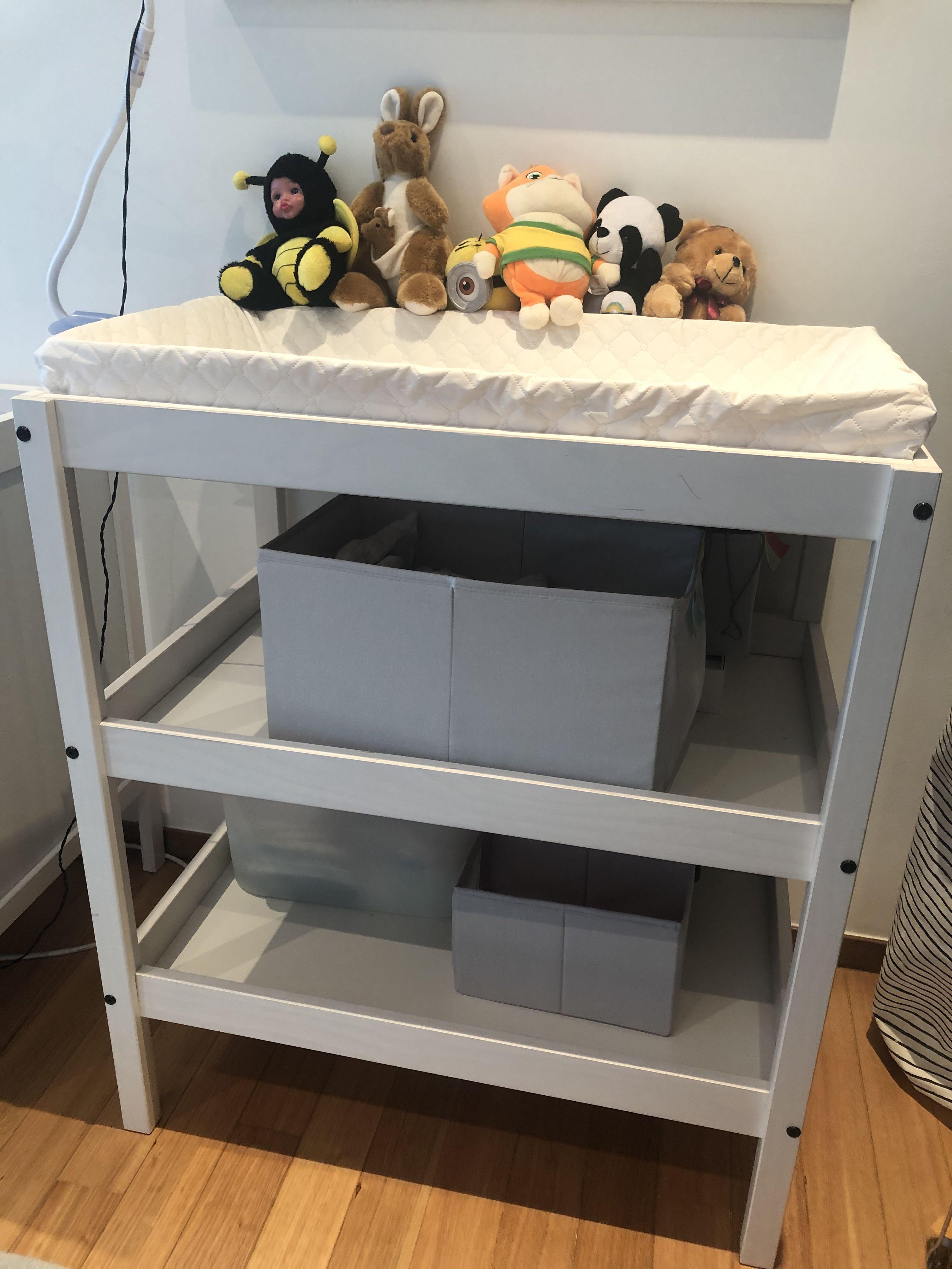 diaper changing table