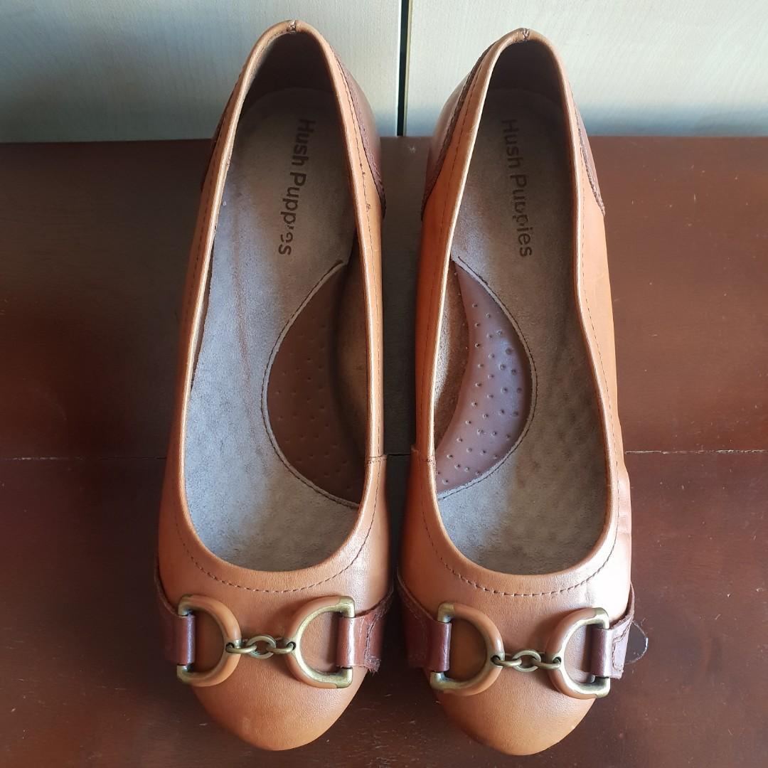 hush puppies wedge pumps