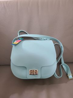 （分類：）位於 。 由 helloivylaw 提交（商品編號 1018905459，圖片 1）。簡介： 。