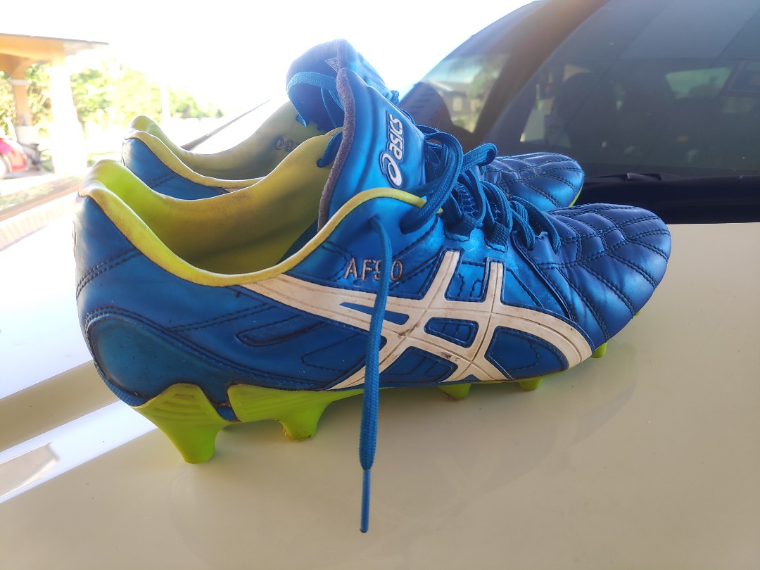 Kasut sales bola asics