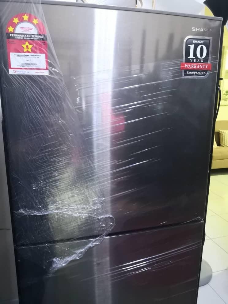 Peti Ais 2 Pintu Sharp Electronics Others On Carousell