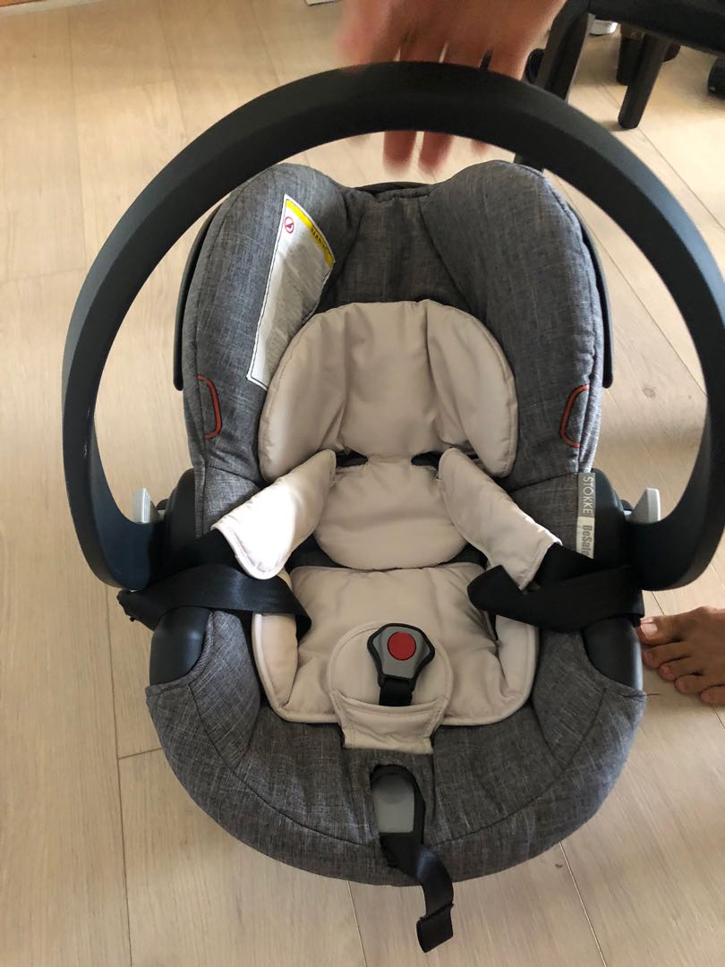 Stokke iZi go car seat + Isofix base, 兒童＆孕婦用品, 外出用品, 外出用品 安全座椅