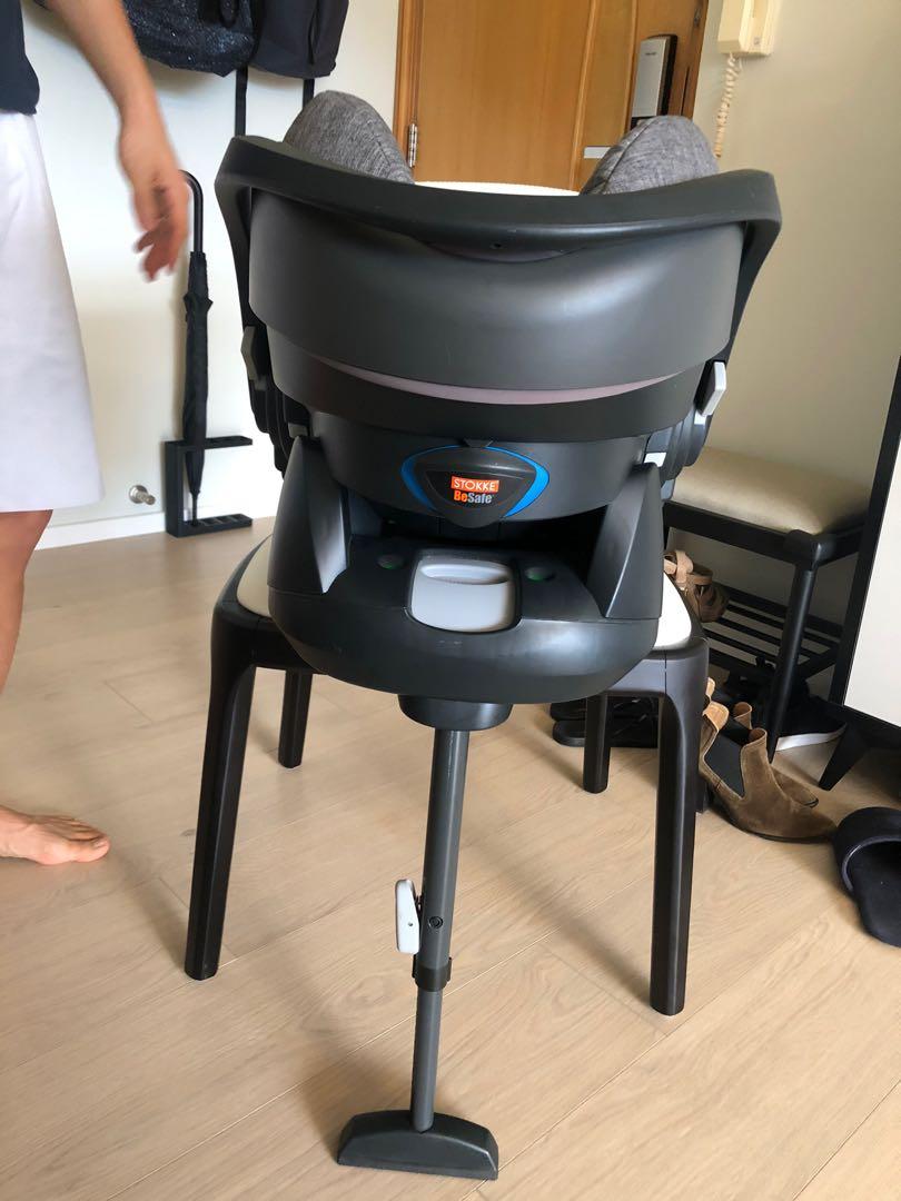 Stokke iZi go car seat + Isofix base, 兒童＆孕婦用品, 外出用品, 外出用品 安全座椅