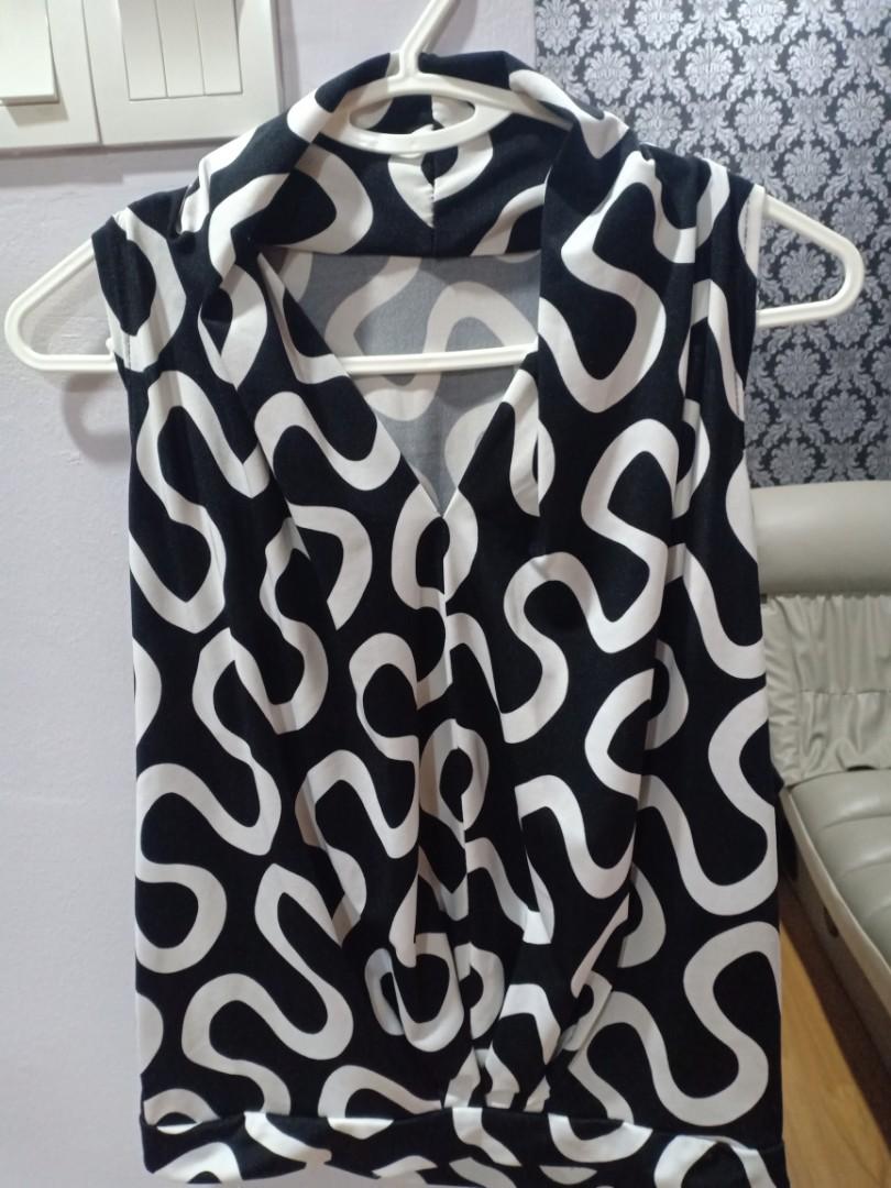 Top (Category: Tops) located in Ipoh. Submitted by reencloset15 (Listing ID 1018862884, Image 1). Description: Rarely worn..looks like new..grab more than 2 from my listing and get free delivery!.