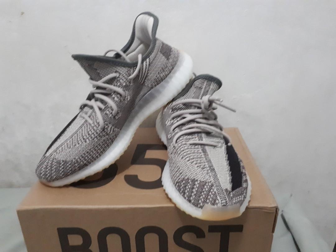 UnAuthorized pair Yeezy 350 V2
