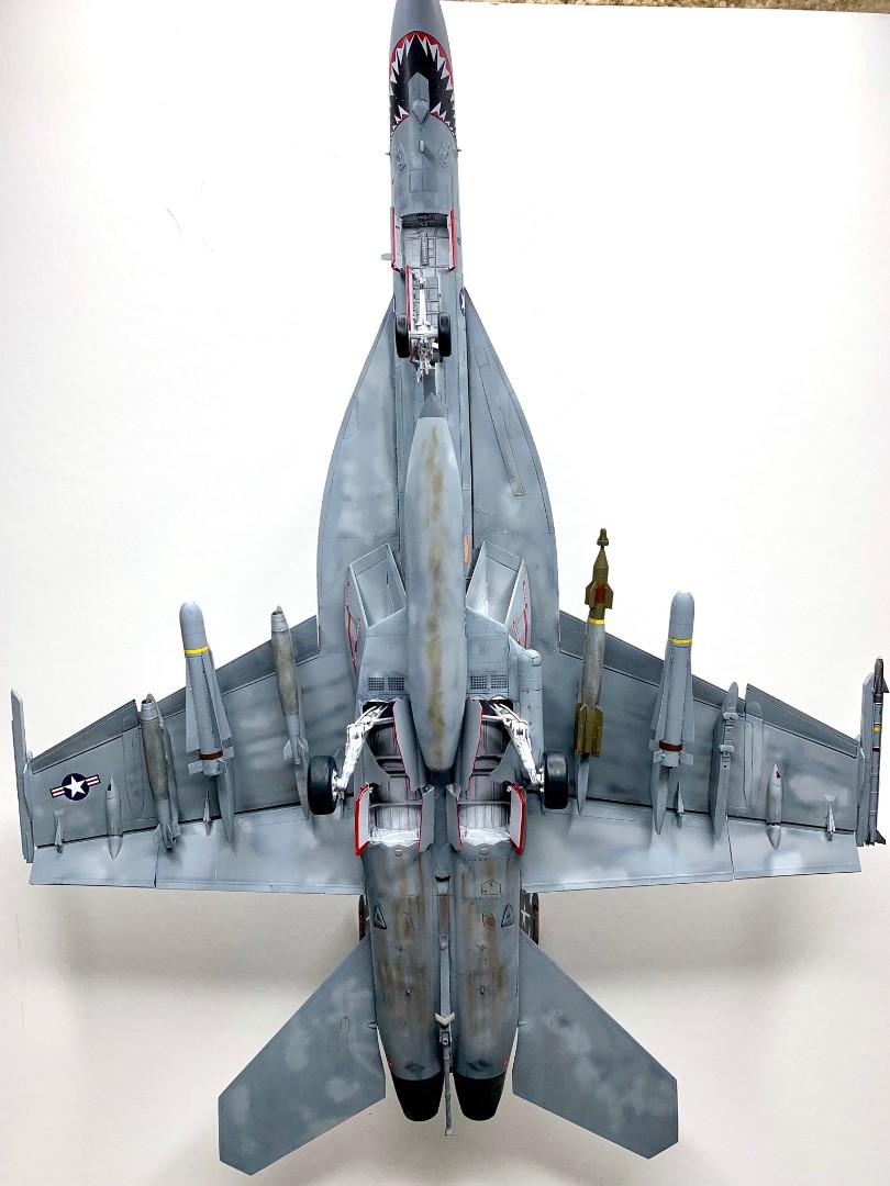 Revell 1/32 F/A-18E Super Hornet modello in kit di montaggio