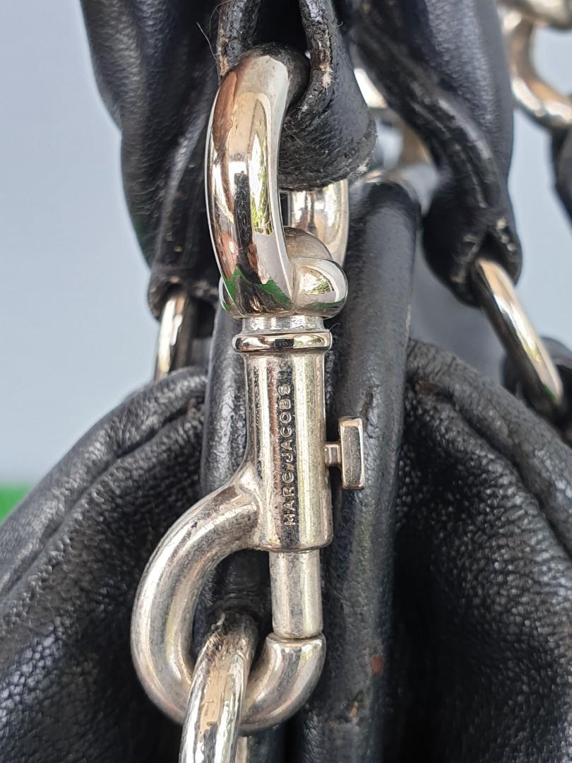 15600 - P3,500 Marc Jacobs black genuine leather medium handbag w/ shoulder  strap, w/ code, Lampo zipper, Women's Fashion, Bags & Wallets, Shoulder  Bags on Carousell