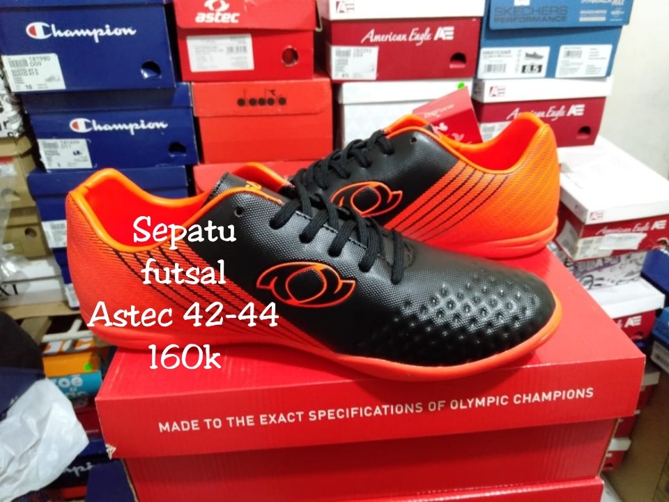 sepatu futsal skechers