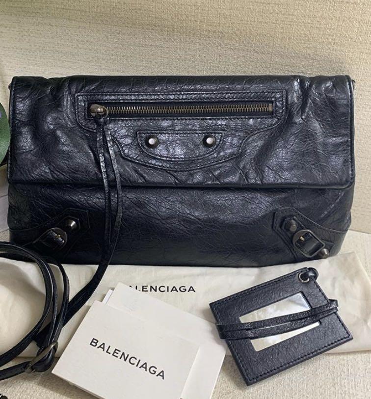 Balenciaga bag (Category: Luxury Bags & Wallets) located in Quezon City. Submitted by len16 (Listing ID 1019145914, Image 1). Description: balenciaga sling/clutch bag with cards ang dustbag.