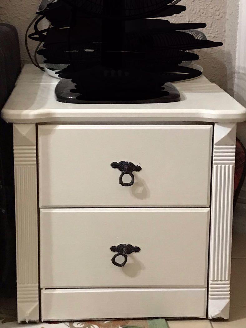 Bedside Table (Category: Tables & Sets) located in Singapore. Submitted by norazikry (Listing ID 1019135913, Image 1). Description: Self collect At Yishun .