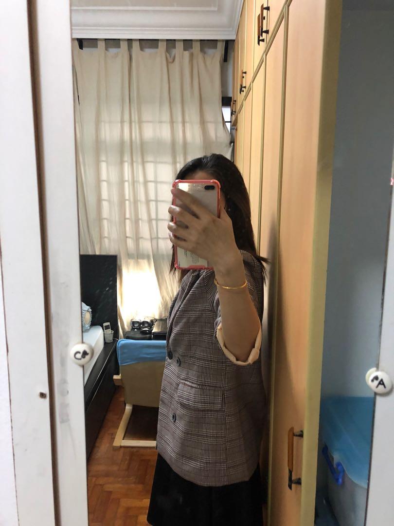 Blazer (Category: Coats, Jackets and Outerwear) located in Singapore. Submitted by phoebe12 (Listing ID 1019204552, Image 3). Description: Can wear during chill weather, thick and comfortable. Used once only . I will pay postage fee .