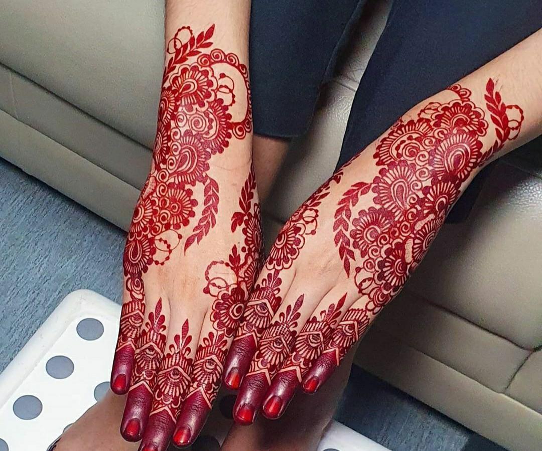 Buy Amina Henna Instant Tatto Outline Mehendi Cone/No Chemicals Dyes -  Color Paste Cone (Red, Pack of 12 Cone) Online at Low Prices in India -  Amazon.in