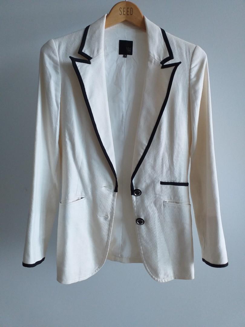 Chanel esque Vintage Japanese Linen Blend White Blazer