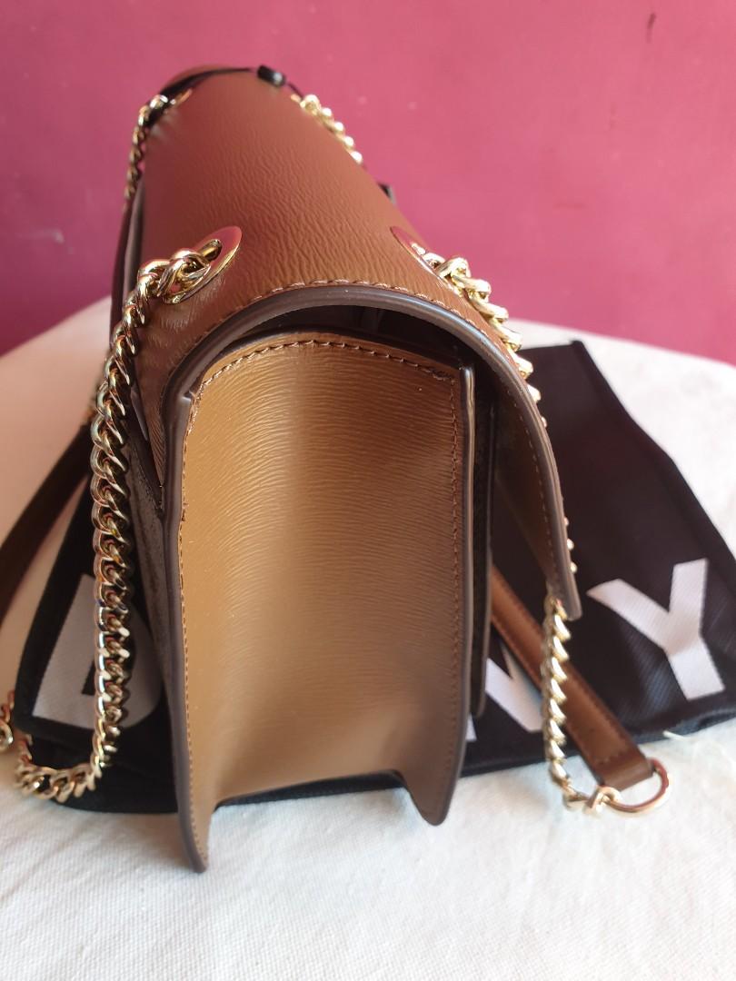 DKNY Bryant Sutt Large Chain Flap Crossbody Bag, Women's Fashion, Bags &  Wallets, Cross-body Bags on Carousell