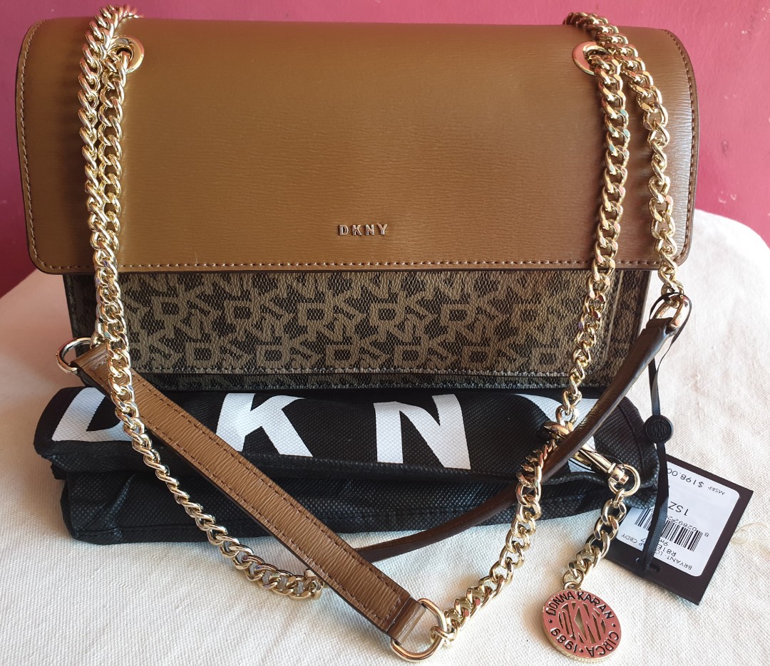DKNY Bryant Sutt Large Chain Flap Crossbody Bag, Women's Fashion, Bags &  Wallets, Cross-body Bags on Carousell