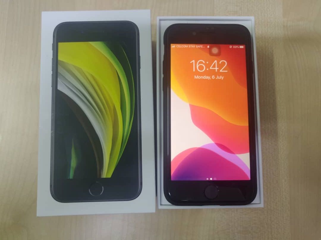 Iphone Se 2020 128gb Black Mobile Phones Tablets Iphone Others On Carousell