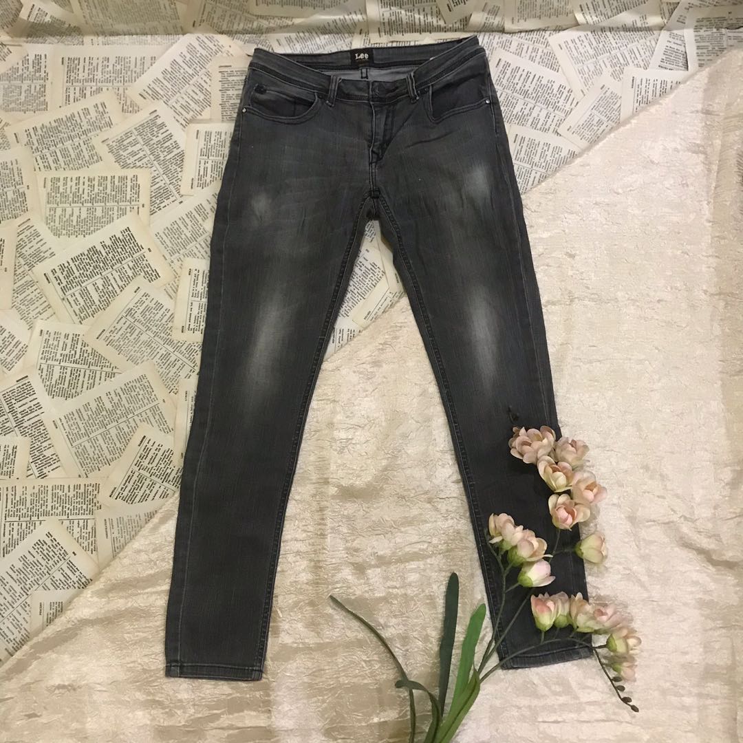 size 28 jeans waist size