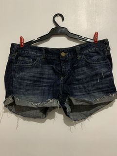 (Category: ) located in . Submitted by euki.closet (Listing ID 1019125847, Image 1). Description: .