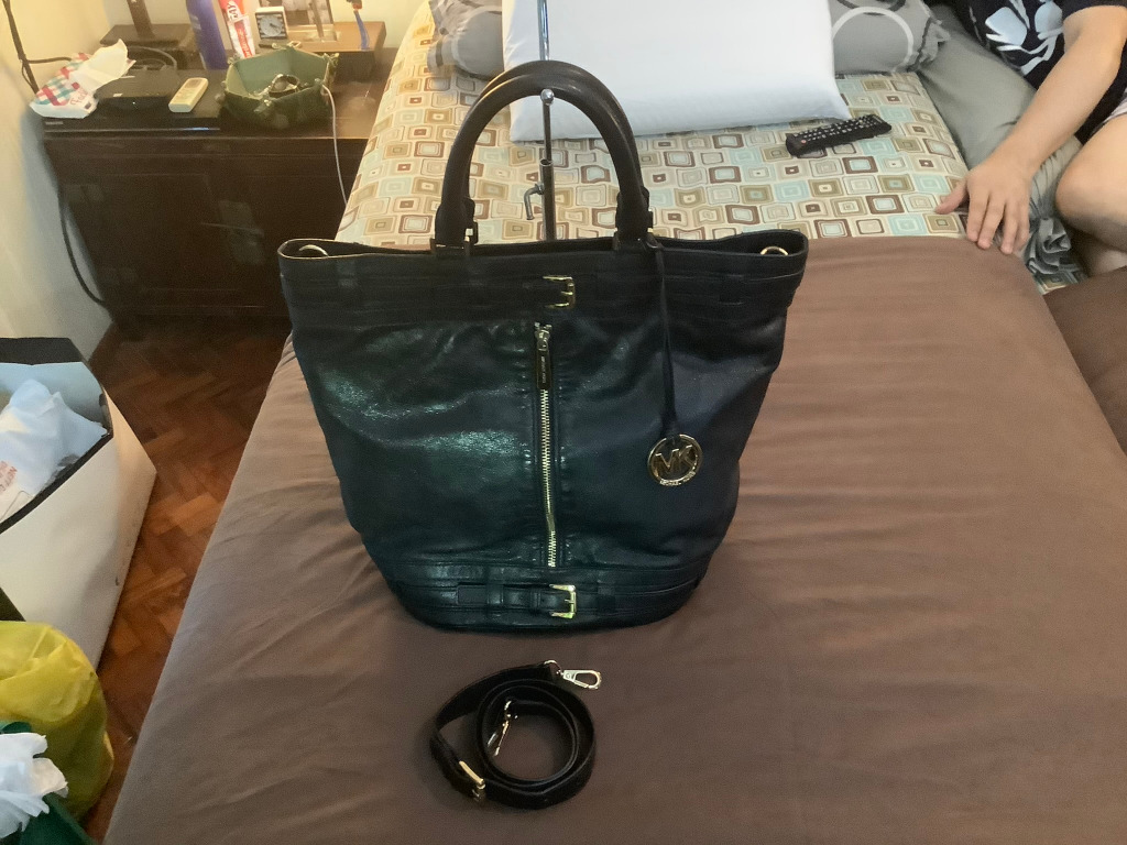 michael kors kingsbury bucket bag