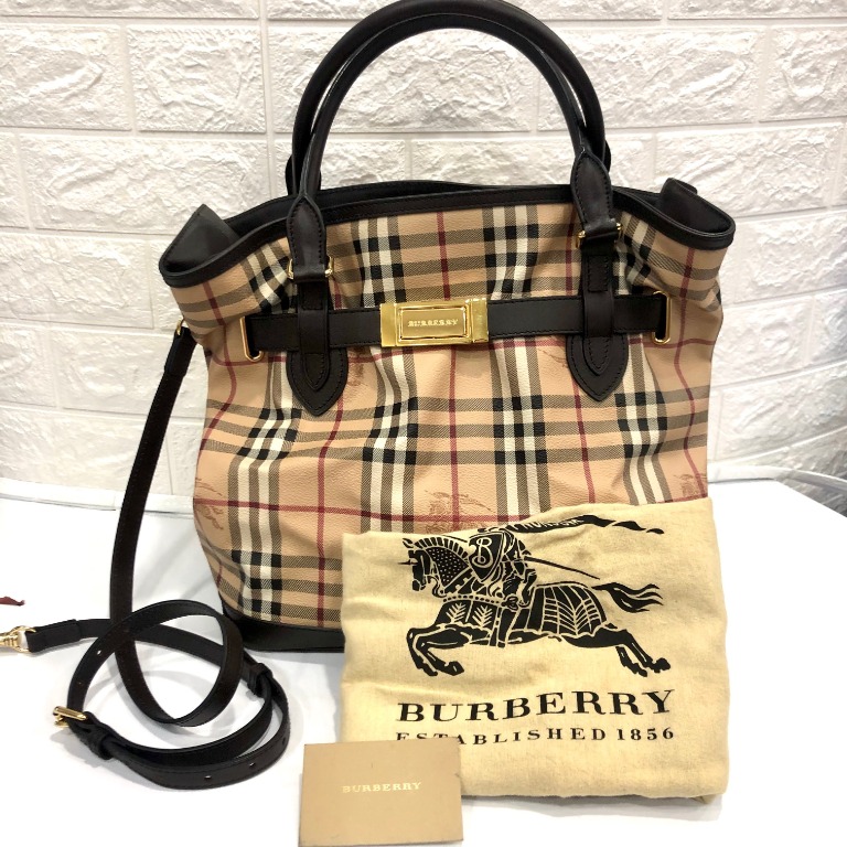 preloved Burberry 2 ways carry bag, Luxury, Bags & Wallets, Handbags on Carousell