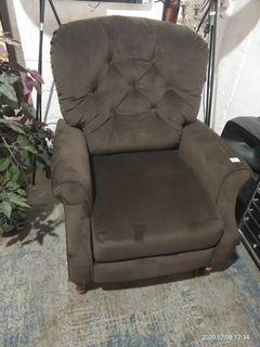 Recliner chair Fabric 
manual wooden base