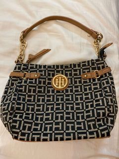 (Category: ) located in . Submitted by sofiagcloset (Listing ID 1019160959, Image 1). Description: .