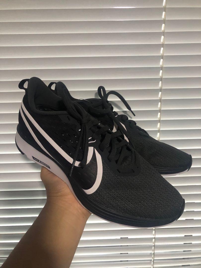 black nike walking shoes womens